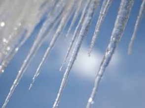 Դպրոցի տանիքից սառցալեզվակներ են կախվել